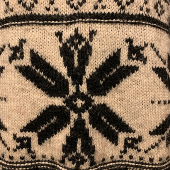American Eagle Snowflake Sweater - Picture 3 of 13